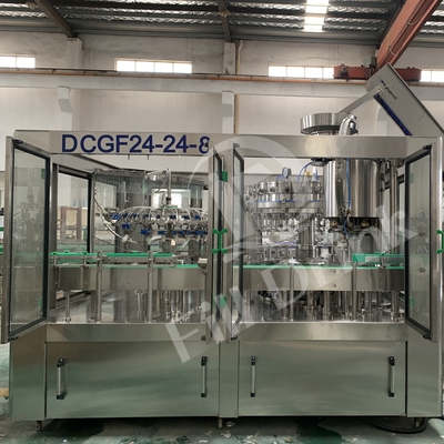 Pequeñas líneas de montaje completas carbónicas automáticas llenas del agua embotellada de la máquina de rellenar de la bebida